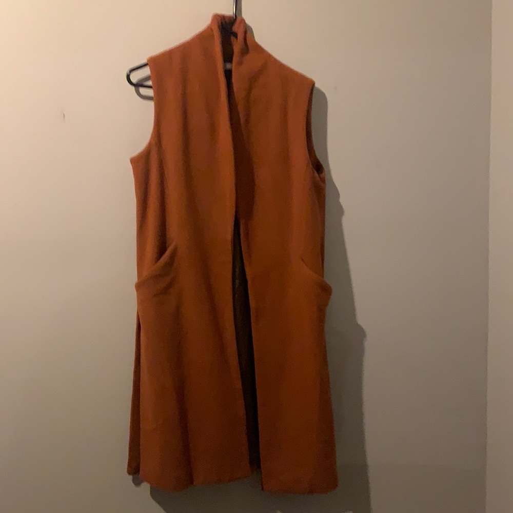 Mango long vest In a rust color